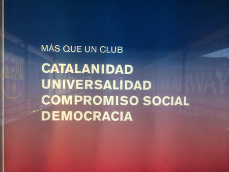 O compromisso do clube é:  catalanidade, universalidade, compromisso social e democracia. 